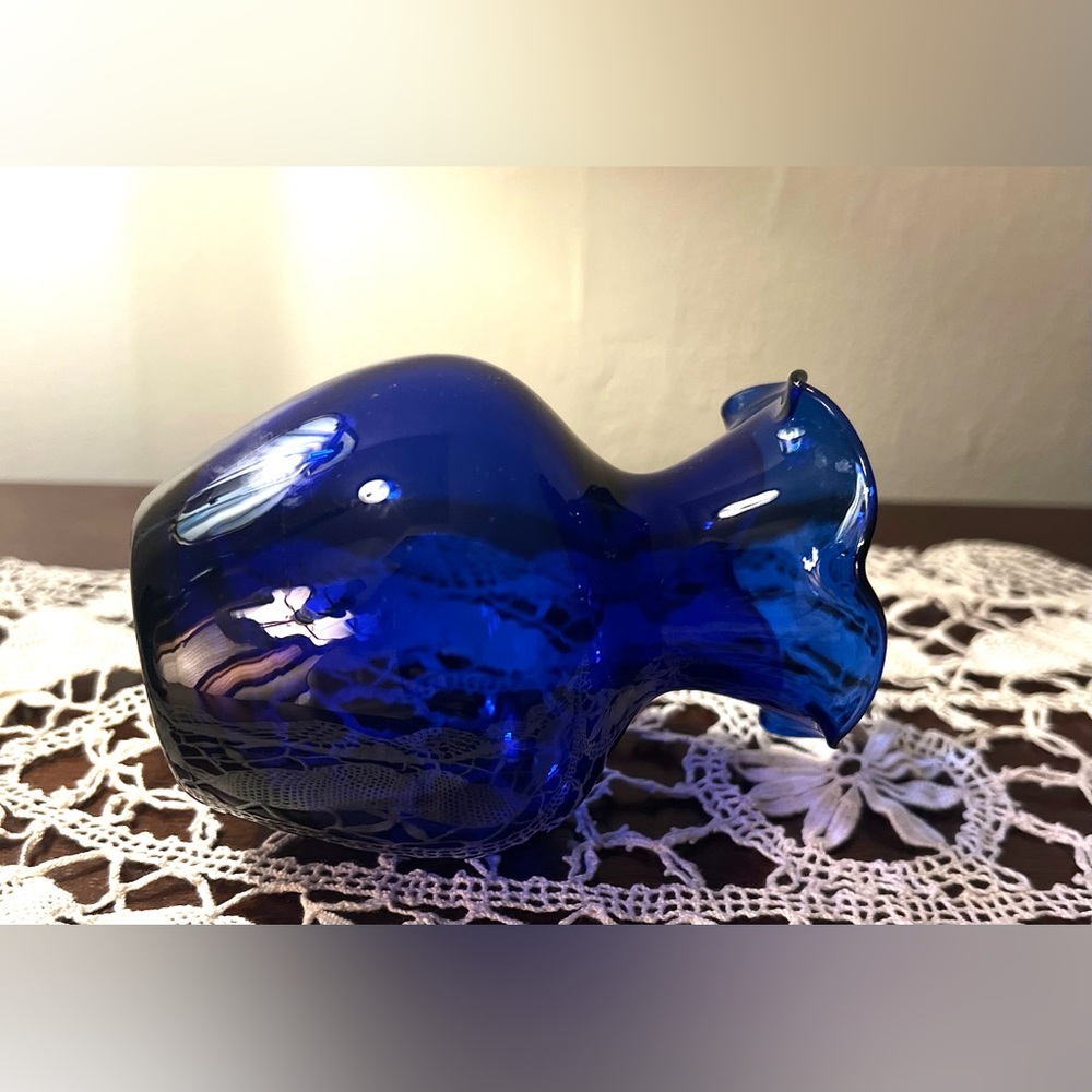 Vintage MCM Cobalt Blue Art Glass Vase • Black Ruffled Rim 4.5” - Picture 6 of 7